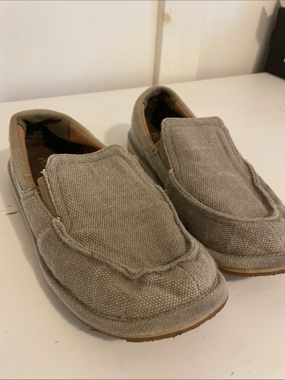 Children's Place boys tan boat slip on sneaker shoe size 5 moccasin style
